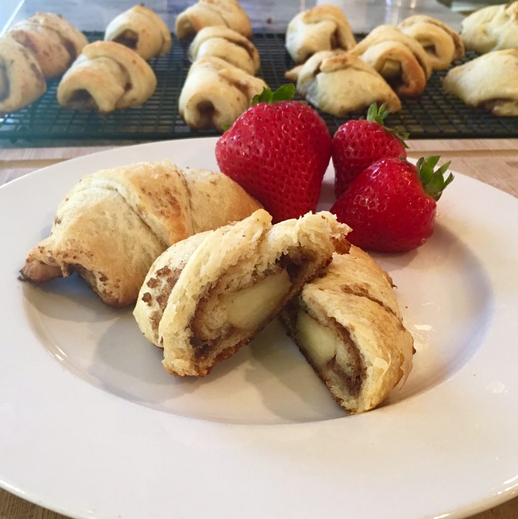 Crescent roll recipes - Apple pie crescent with strawberries
