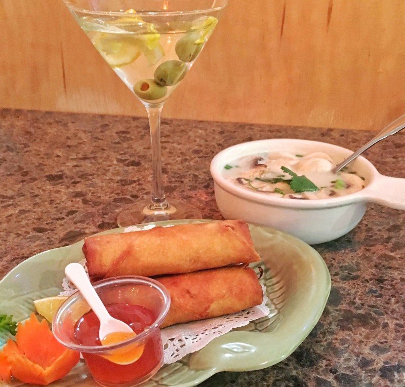 appetizers and cocktails from Mango II Cuisine
